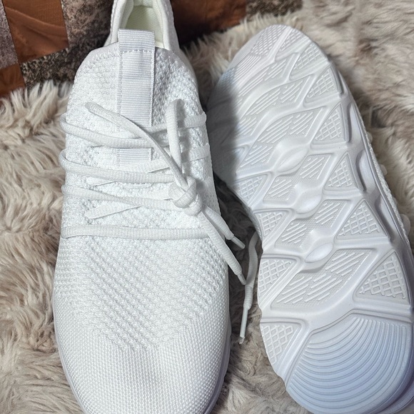 NEW Light weight, Fast dry sneakers  Gray  
COMFY!
3 pairs avalible White, Red - Picture 6 of 7